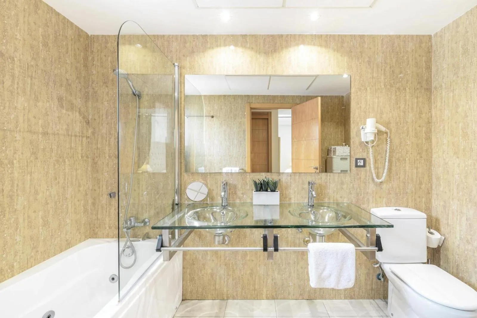 Cortijo Del Mar Penthouse Apartment إِستيبونا
